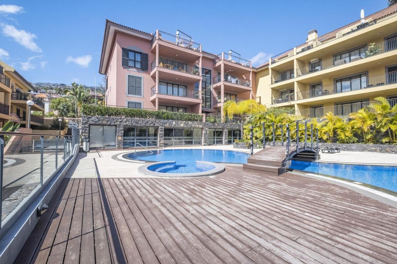 Living By Madeira Sun Travel *
